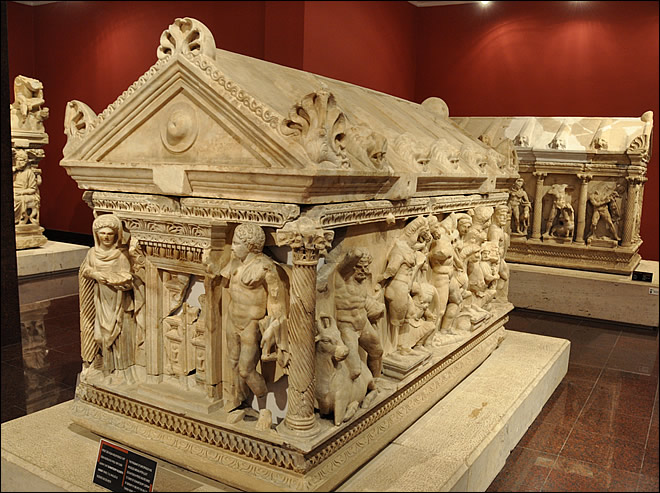 Le sarcophage d'Hercule au musée d'Antalya