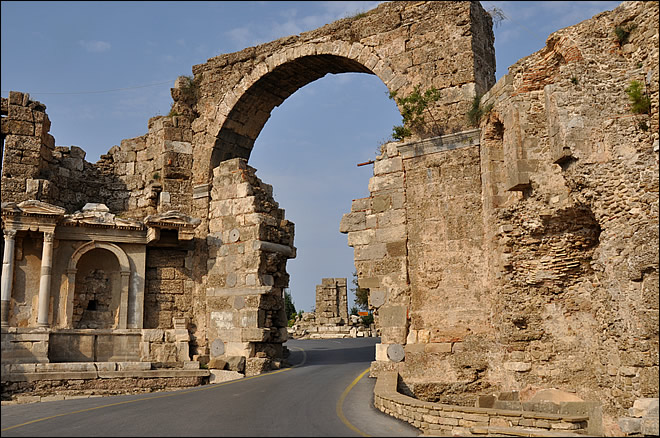 La porte de Vespasien de Sidé