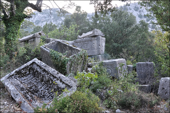 Des tombeaux sur le site antique de Termessos